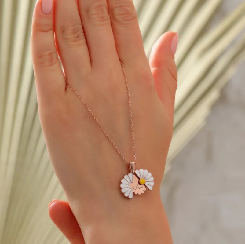 قلادة الزهرة